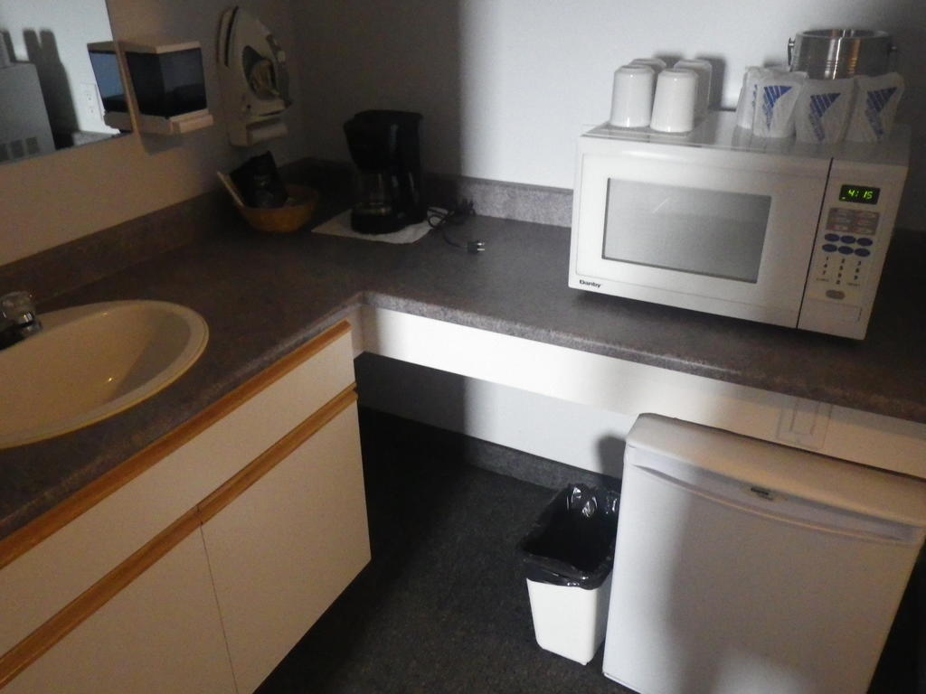 Alcan Motor Inn Haines Junction Esterno foto