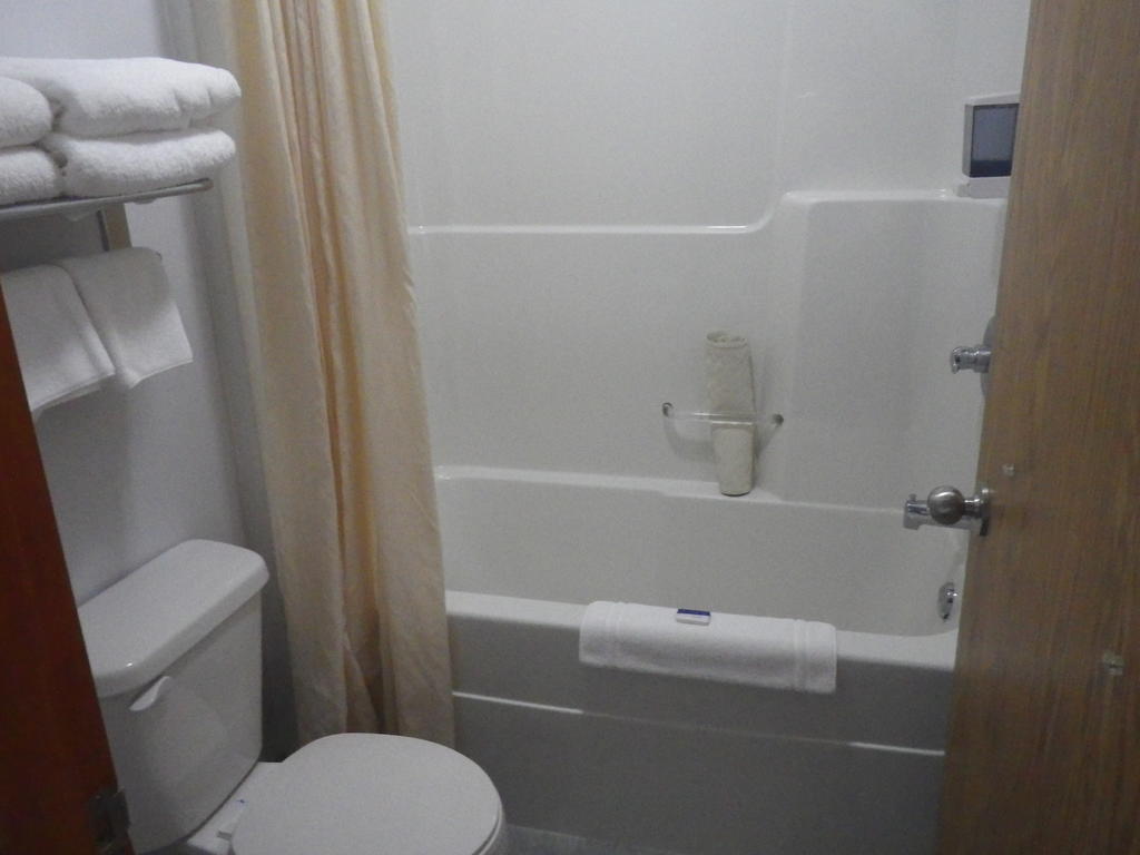 Alcan Motor Inn Haines Junction Camera foto