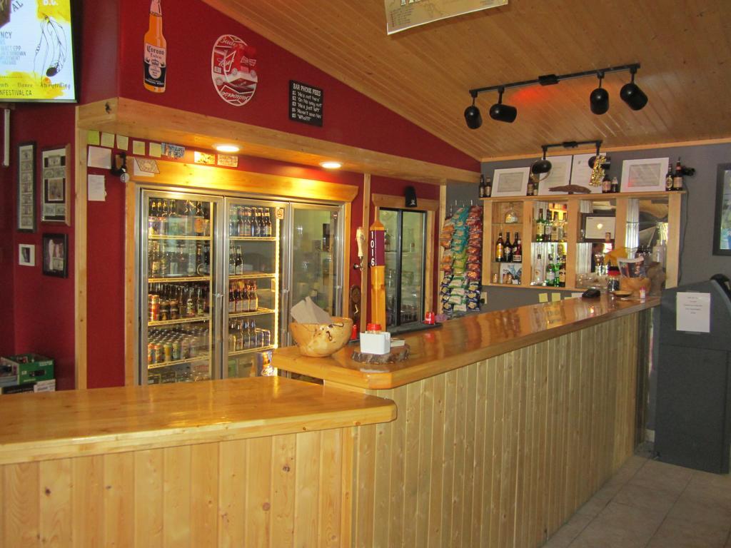 Alcan Motor Inn Haines Junction Esterno foto