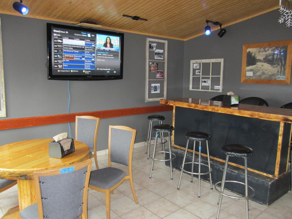 Alcan Motor Inn Haines Junction Esterno foto
